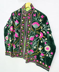 Veste en velours brodée personnalisée pour femmes avec poches |   Vêtements d'extérieur de qualité supérieure en gros - Product Image 1