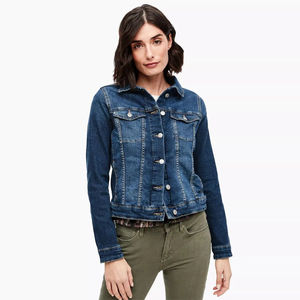 Veste en jean courte élégante pour femme avec poches en jean, fermeture boutonnée, en coton brut respirant, service OEM, tendance - Product Image 1