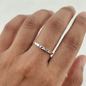 Bague empilable simple et délicate en argent sterling 925 martelé de 2,0 mm, unisexe, pour usage quotidien, bijoux à empiler - Product Image 4