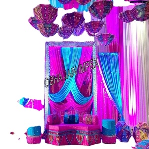 Siège de mariée en bois en forme de demi-lune pour la soirée Mehndi - Product Image 1
