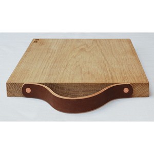 Planche à découper rustique en bois d'acacia massif avec poignée en cuir, grande planche à découper en bois pour la cuisine et le service - Product Image 1