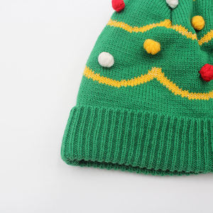 Bonnet en tricot jacquard motif sapin de Noël avec pompon mignon – Bonnets d'hiver unisexes en acrylique chauds pour Noël - Product Image 6