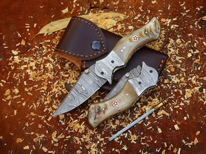 Couteau utilitaire pliant en acier Damas, lame pointue, manche en bois de cerf, étui de transport vertical, couteau de poche EDC pour la chasse et le camping, support ODM - Product Image 5