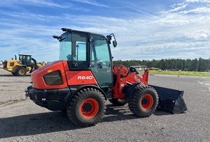 Cargadora de Ruedas Kubota R640, Cargadora Frontal Diésel, Equipo de Construcción para Manejo en Patios y Sitios - Product Image 3