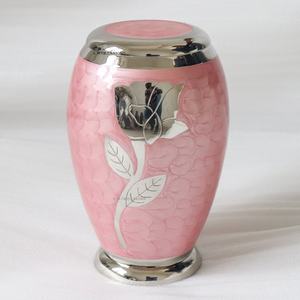 Urnas de Cremación de Latón Premium para Cenizas Humanas, Grabado de Rosas Personalizado, Urna de Latón de Color Rosa, Urnas de Latón Hechas a Mano para Cenizas de Adultos - Product Image 2