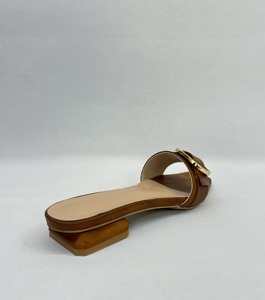 Mules de mujer para verano, de piel sintética con textura de nube marrón, con hebilla dorada, punta cuadrada, tacón bajo de medio pulgada, elegantes y casuales. - Product Image 5