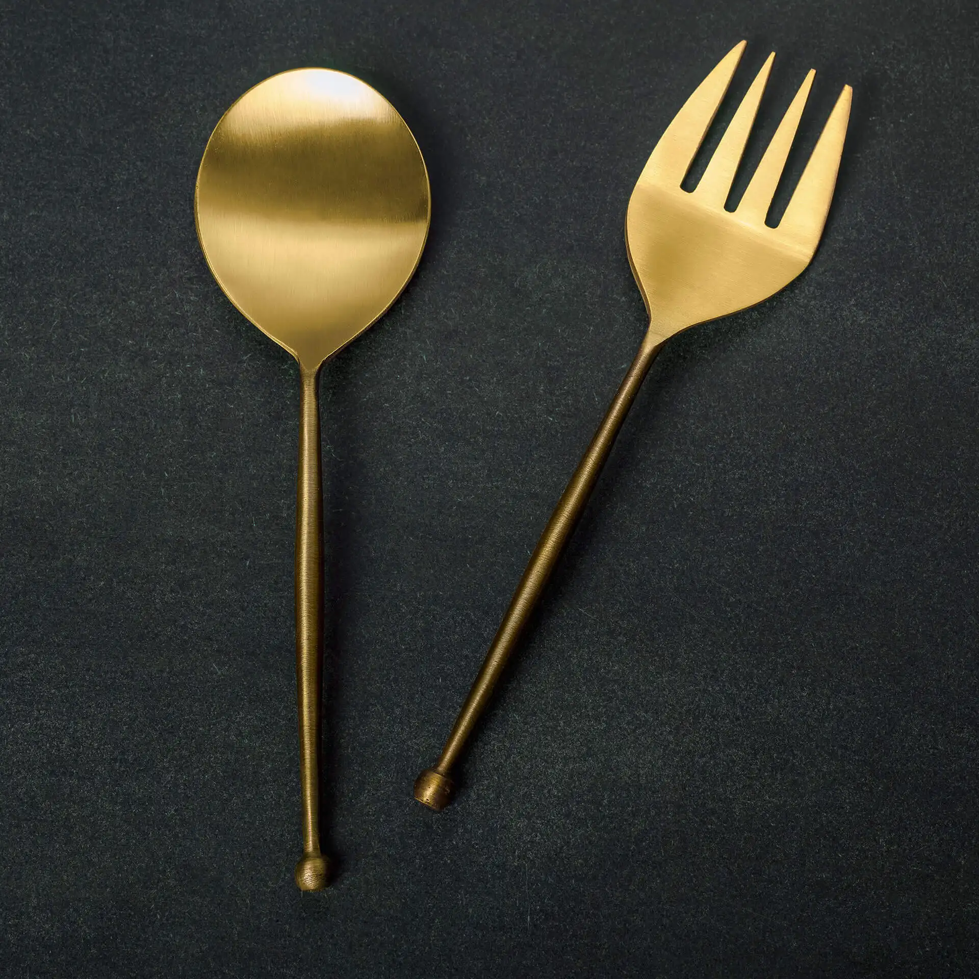 Cucchiaio e forchetta in ottone dal Design diverso con Set di posate lucidate dorate per l'arredamento della tavola di Hotel e ristoranti di casa più esigente