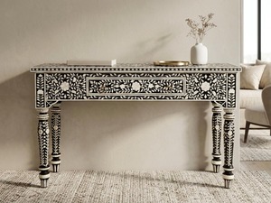 Mesa Consola Artesanal con Incrustaciones de Hueso, Diseño Floral en Blanco y Negro, Estilo Bohemio, Mueble Decorativo para Entrada - Product Image 1