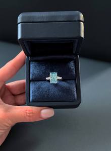 Bague de fiançailles en diamant bleu taille radiant sertie à griffes, plaqué rhodium, ajustable, tendance, cadeau pour femme pour mariage, anniversaire ou fête - Product Image 4
