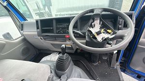 ใช้รถบรรทุก ISUZU NKR แบบเกียร์ธรรมดา - Product Image 2