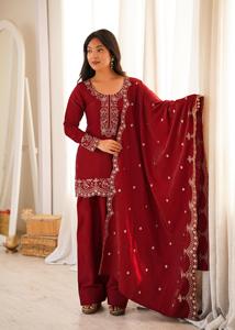 Ensemble de costume Salwar trois pièces pour femme en soie romaine avec Kurta Jari, Shalwar Farshi large, Dupatta à bordure de sequins et motif de point de couture sur le col - Product Image 1
