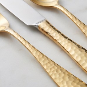 Ensemble de couverts en or martelé avec finition miroir, design moderne, compatible lave-vaisselle, pour les dîners de mariage - Product Image 3