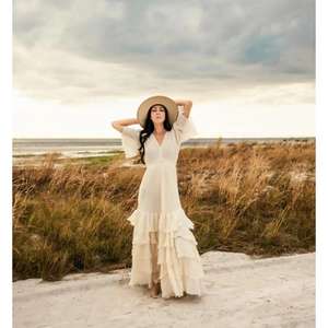 Robe longue bohème pour femmes, col en V, manches courtes, ourlet à volants superposés, robe longue d'été pour la plage - Product Image 1