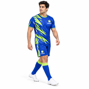 Uniforme de Fútbol Personalizado, Transpirable y que Absorbe la Humedad, con Nombre, Número y Logotipo Personalizados, Camiseta y Pantalones Cortos Ligeros para Clubes y Escuelas - Product Image 4