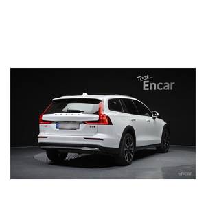 Volvo V60 B5 Ultimate AWD 2023 avec boîte automatique, sièges en cuir, caméra de recul, 16 217 km, conduite à gauche - Product Image 2