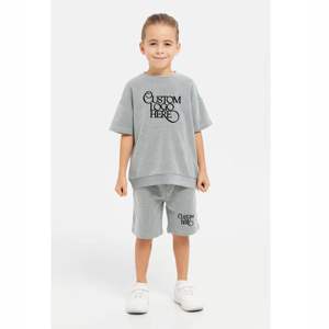 ชุดเสื้อผ้าเด็กฤดูร้อนสำหรับเด็กหญิงและเด็กชาย ชุดเซ็ต 2 ชิ้น เสื้อแขนสั้นพิมพ์ลายผ้าไหมนมผสมฝ้ายคุณภาพดี และกางเกงขาสั้น - Product Image 1