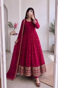 Robe Anarkali brodée or et violet, longueur ras du sol, tenue traditionnelle indienne et pakistanaise pour mariage, coupe ample, manches longues pour femme - Product Image 2