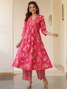 Ensemble Kurta Anarkali Premium pour Femme, Imprimé Botanique Rose Rani, Manches Trois-Quarts, Pantalon à Motifs, Décontracté et Festif - Product Image 4