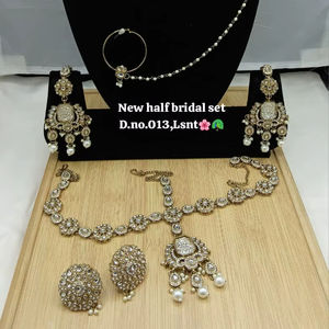 Parure de mariée ethnique en alliage blanc royal avec perles et Kundan, collier ras-du-cou plaqué or lourd, artisanat haut de gamme pour fiançailles, mariage et fêtes - Product Image 3