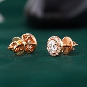Pendientes de Diamante Cultivado en Laboratorio con Halo Redondo de 1.12 CT en Oro Rosa de 14K Claridad VVS1 con Buen Corte - Product Image 4