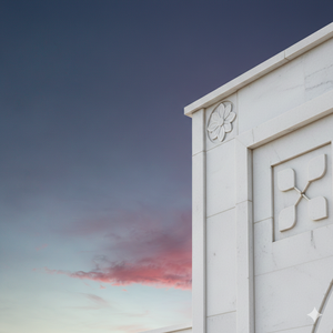 Monument en marbre blanc avec arche en dôme et façade - Product Image 3