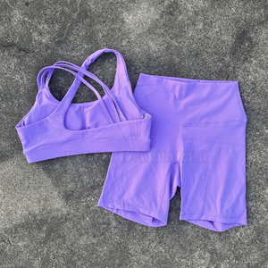 Conjunto de Top Deportivo y Pantalones Cortos de Yoga de Nailon y Spandex Premium para Mujer, Ropa Deportiva Personalizada con Logotipo para Gimnasio y Entrenamiento - Product Image 6