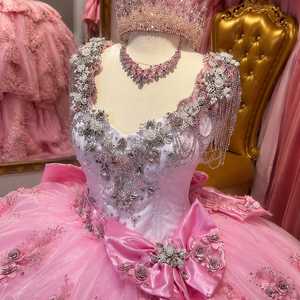 Vestido de Fiesta de Princesa con Lazo Bordado Floral Rosa, Elegante y Lindo, para Adultos |   Vestido de Diseñador para Quinceañera, Cumpleaños, Boda o Fiesta - Product Image 3