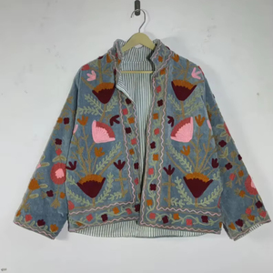 Veste d'hiver pour femmes en coton matelassé Kantha Sanganeri Jaipuri, écologique, respirante, longueur normale, imprimé floral blanc - Product Image 1