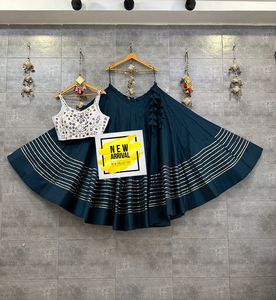 Conjunto de Chaniya Choli de Rayón y Algodón Premium con Blusa con Trabajo Manual de Espejos, Ropa Étnica Festiva para Navratri para Mujer - Product Image 4