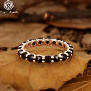 Anillo de compromiso y eternidad de plata chapada en oro rosa con moissanita, engaste de púas, diseño geométrico clásico para mujer, IGI - Product Image 2