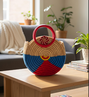 Panier rond en herbe tressé à la main avec garniture festive et poignée, écologique et élégant, pour le rangement, provenant d'Orissa