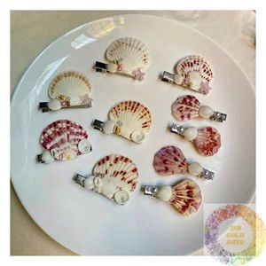 Pinces à cheveux en coquillages abordables en gros, accessoires capillaires artisanaux en coquillages naturels pour détaillants et boutiques de plage - Product Image 1