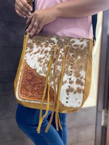 มาใหม่สไตล์ตะวันตกมือTooledหนังCowhide Crossbody Bohoกระเป๋าที่กําหนดเองของแท้หนังผู้หญิงหลายใช้สลิงกระเป๋า - Product Image 2