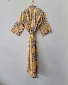 Bata Kimono de Algodón con Estampado Artesanal a Mano, Ecológica, Midi, Amarillo Mostaza, con Motivo de Tigre, Ropa de Estar Tradicional, Ajustable - Product Image 4