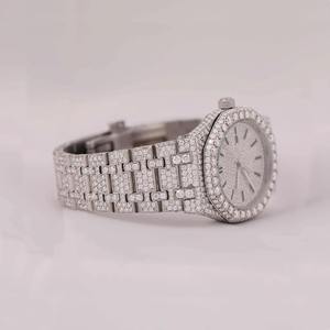 Montre de luxe en moissanite pour hommes et femmes, bracelet serti de diamants, utilisation quotidienne, cadran en verre, finition brillante de haute qualité - Product Image 4