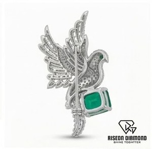 Broche cygne exquise en or blanc 18 carats avec ailes serties de diamants pavés et pierre précieuse vert émeraude, chef-d'œuvre de luxe couture. - Product Image 5