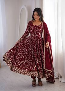 Robe Anarkali brodée bordeaux avec dupatta en mousseline de soie, ensemble Salwar Kameez pour femme, tenue de mariage et de fête - Product Image 5