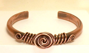 Brazalete de Metal de Alta Calidad, Diseño de Cobre Popular, Artesanía Metálica Hecha a Mano, Unisex, Diseño de Lujo - Product Image 6