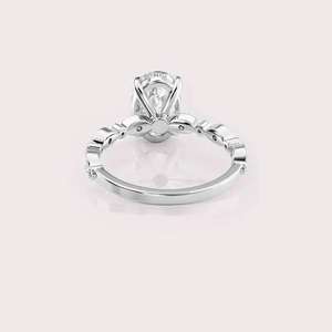 Anillo de Oro Amarillo/Blanco/Rosa de 14 Quilates con Diamante de Laboratorio de Corte Ovalado y Piedras Laterales Redondas, Diseño Nupcial Moderno con Certificación IGI de Lujo - Product Image 4