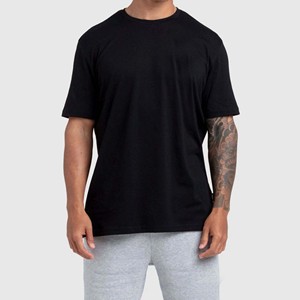 เสื้อยืดผู้ชายสีดำผ้าฝ้ายเรียบ แขนสั้น คอกลม ทรงปกติ สวมใส่สบาย - Product Image 1