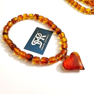 Collier tendance en résine artisanale avec perles d'ambre et pendentif cœur brillant, bijou de mode fait main, cadeau original - Product Image 4