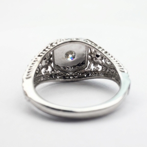 Anillo de Diamante Cultivado en Laboratorio en Oro Blanco de 10K |   Anillo de Compromiso Floral - Product Image 4