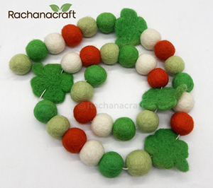 Guirlande Festive Artisanale en Feutre de Laine Biodégradable pour la Saint-Patrick, avec Trèfles et Pompons Verts et Oranges, pour Décoration de Cheminée et Fêtes - Product Image 2