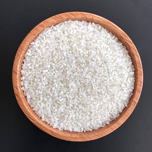Arroz Blanco Vietnamita Aromático 100% Granulado de Textura Dura, Seco, en Bolsas de PP, BOPP, PA, PE de 1kg-50kg, Certificado ISO - Product Image 1
