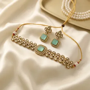 Ensemble de collier et boucles d'oreilles en perles Polki vert menthe de luxe avec finition plaquée or, bijoux ethniques indiens pour mariage - Product Image 4