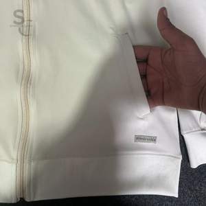 Survêtement de sport personnalisé en tissu polyester et élasthanne de haute qualité, disponible au prix fabricant et avec service OEM - Product Image 2