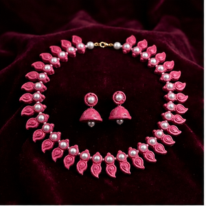 KOTTRAVAI - Juego de Collar y Pendientes de Hoja de Perla Rosa Ecológicos, Chapados en Rodio, Joyería Nupcial de Latón, Boda y Compromiso en Tamil Nadu - Product Image 6