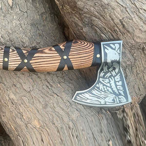 Hacha Vikinga Hecha a Mano con Cabeza de Acero Grabada, Mango de Madera, Empuñadura Envuelta en Cuero, Inspiración Nórdica, Decoración para Exteriores, Regalo - Product Image 6