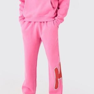 เสื้อสเวตเชิ้ตมีฮู้ดสีชมพูพิมพ์ลายตัวอักษรสีแดงตัดกัน แขนยาว ทรงหลวม สไตล์สตรีทแวร์ ชุดเซ็ตแทรคสูทสำหรับผู้ใหญ่แบบยูนิเซ็กส์ - Product Image 3