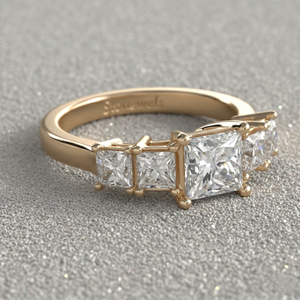 Anillo de Lujo Certificado con Diamante Cultivado en Laboratorio, Corte Princesa en el Centro, Cuatro Diamantes Laterales, Oro Rosa de 14K, Cinco Piedras - Product Image 2